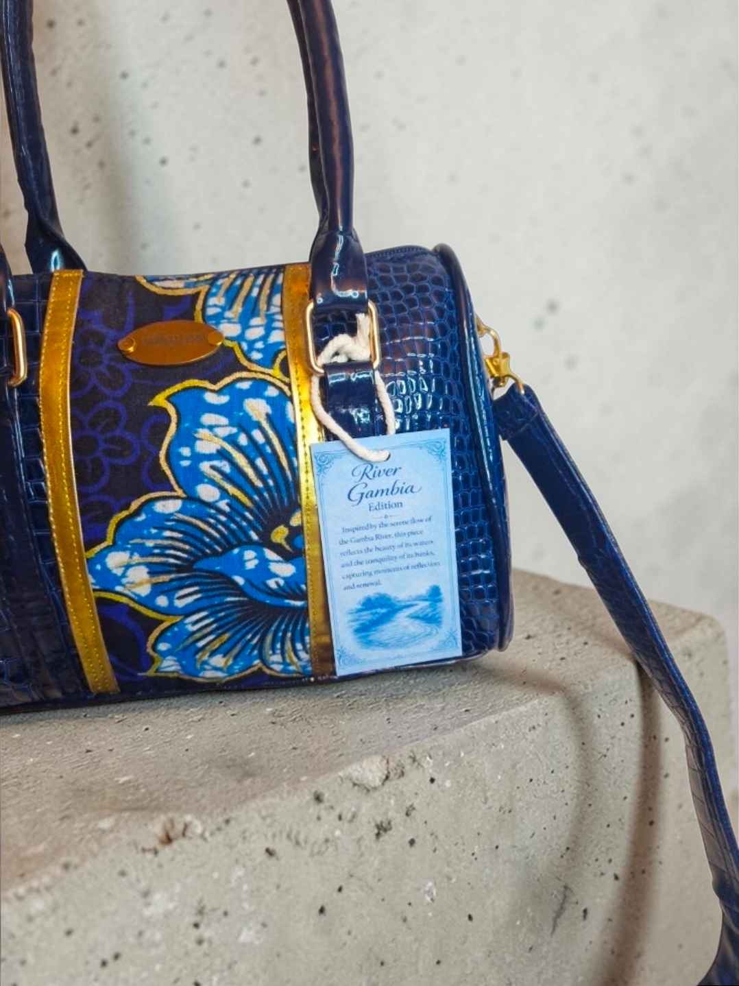 African Wax Print/Vegan leather Barrel Bag (895 kr)