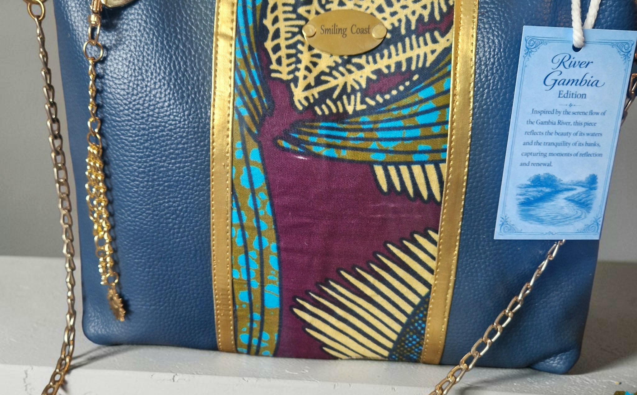 African waxprint/Vegan leather  Crossbody Bag (995 kr)