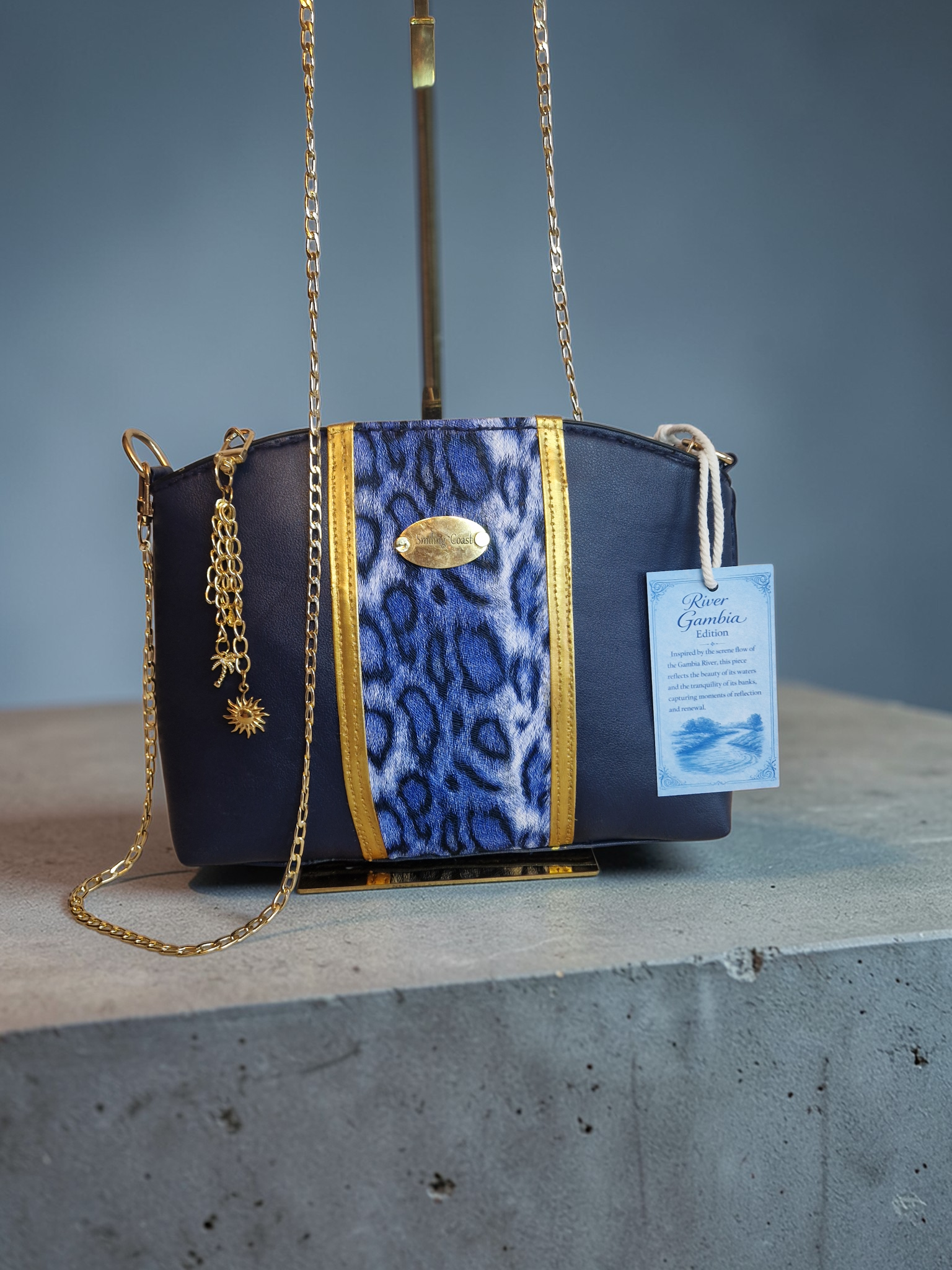 Animalprint-waxprint crossbody bag (895 kr)