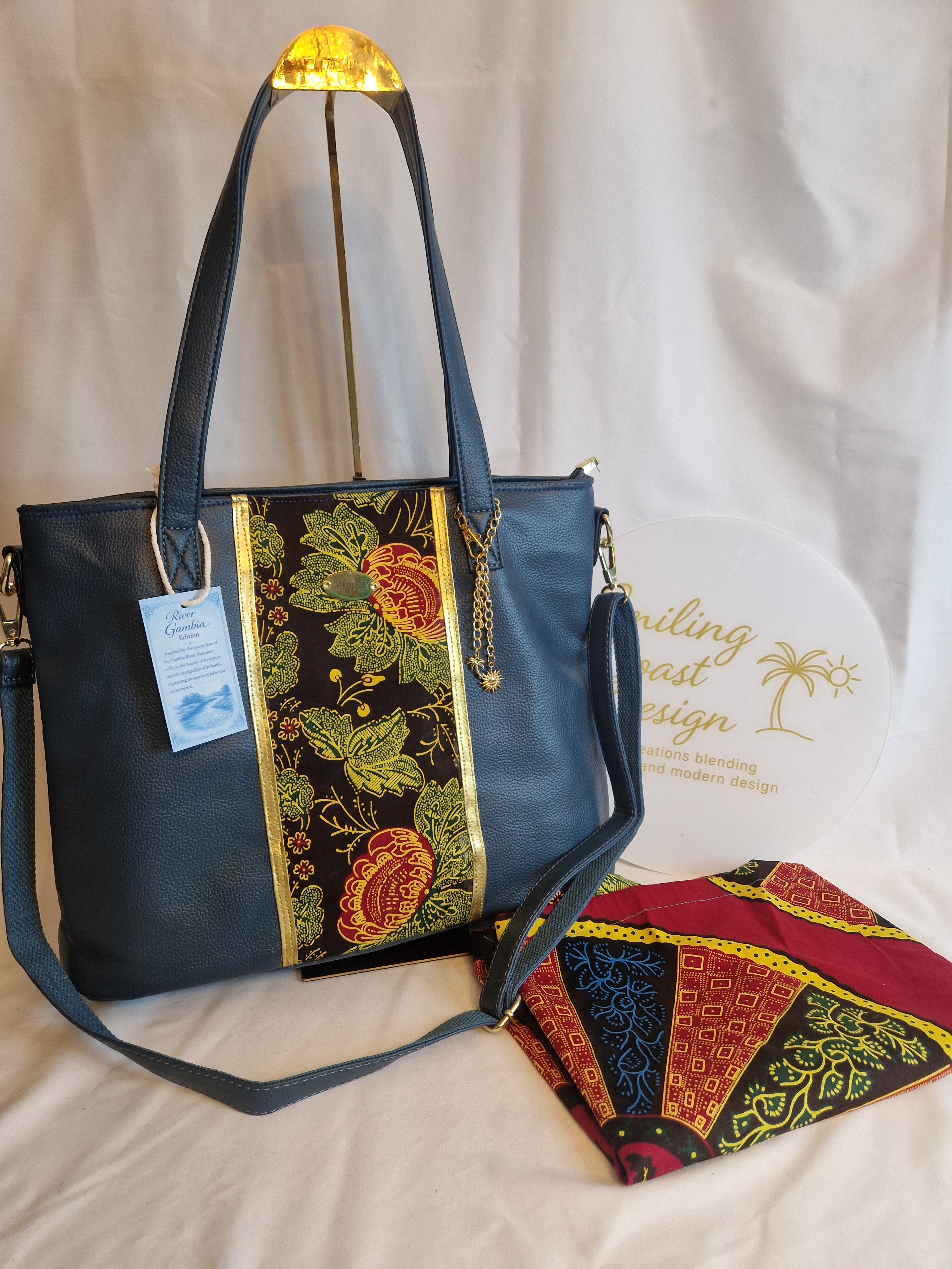 African Wax Print/Vegan Leather  Tote Bag  (1395 kr)