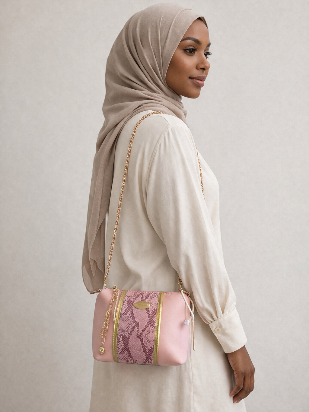 Pink snake crossbody bag (695 kr)