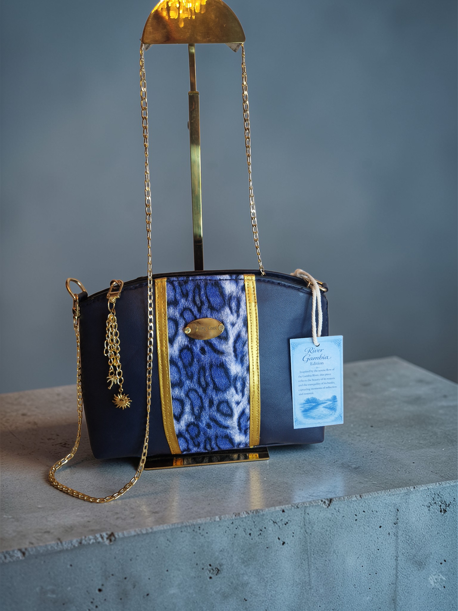 Animalprint-waxprint crossbody bag (895 kr)