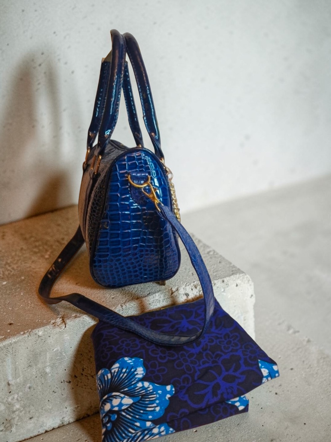 African Wax Print/Vegan leather Barrel Bag (895 kr)