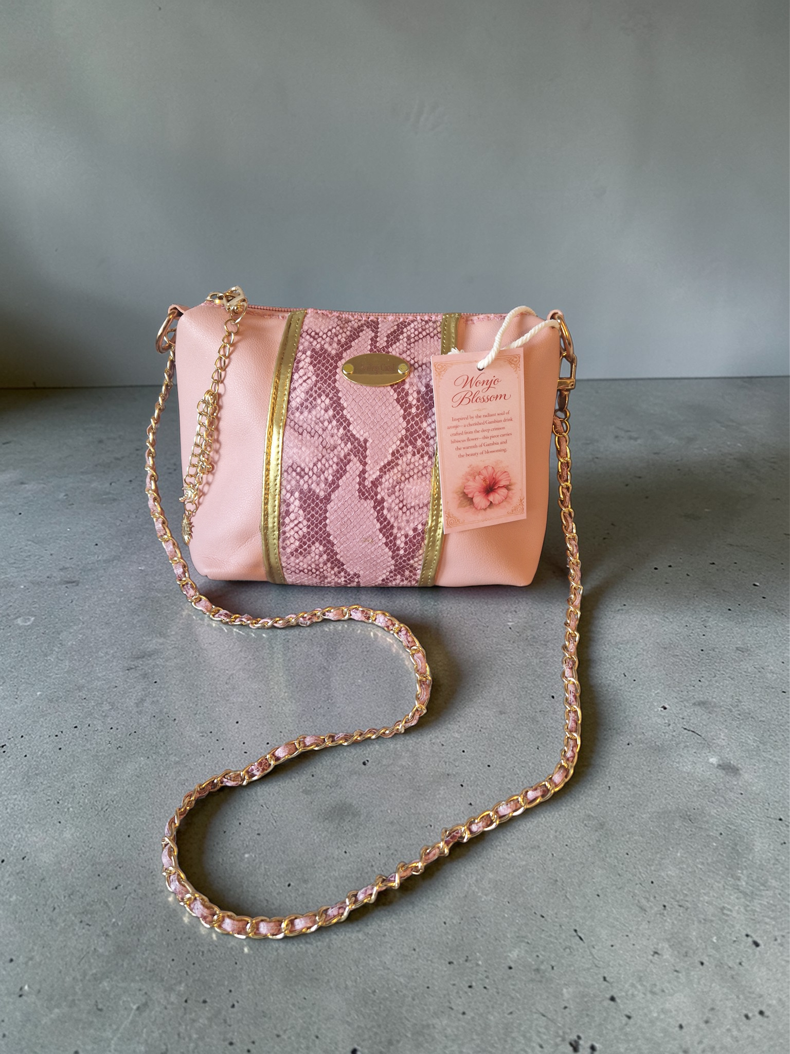 Pink snake crossbody bag (695 kr)