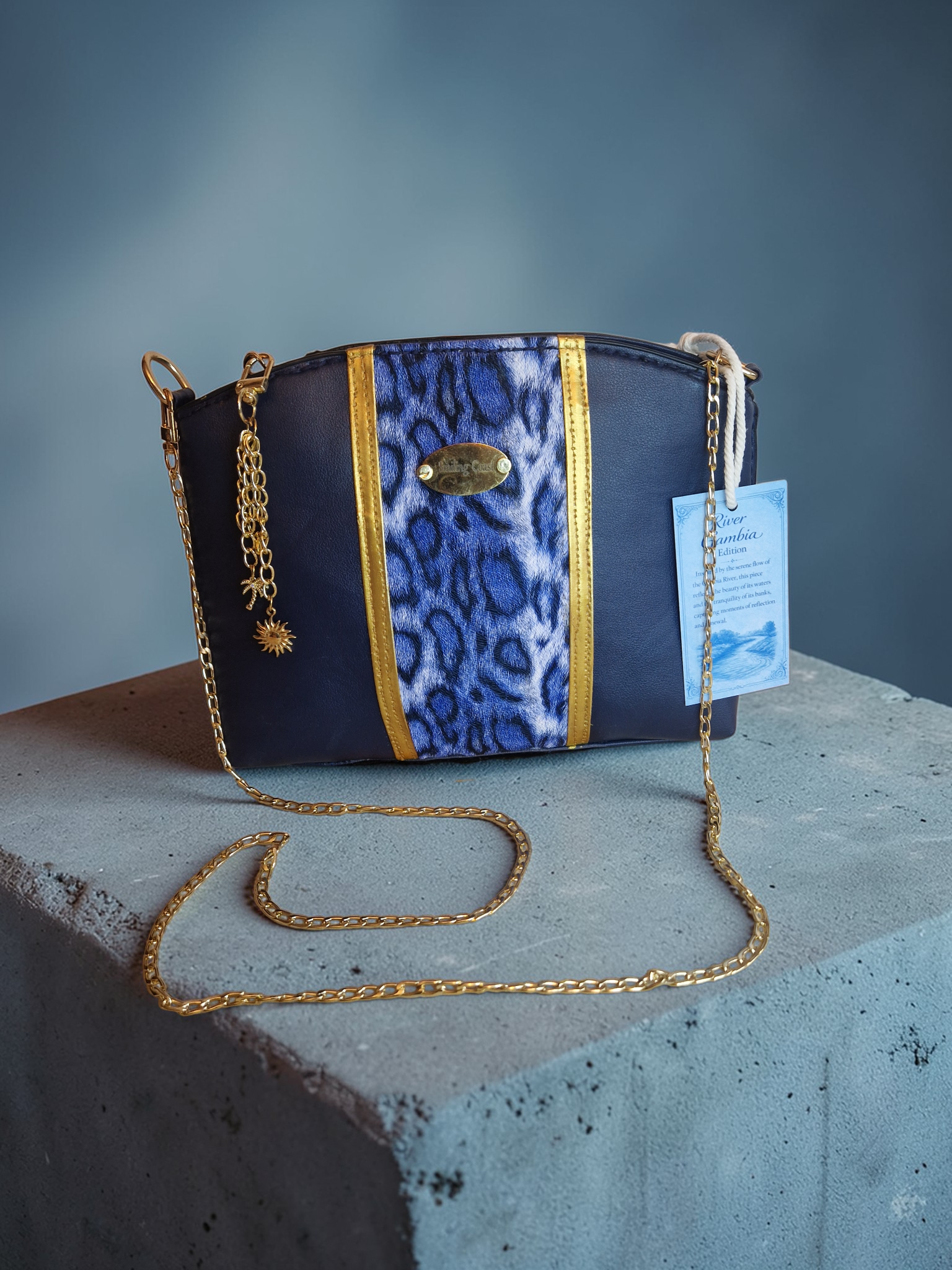 Animalprint-waxprint crossbody bag (895 kr)