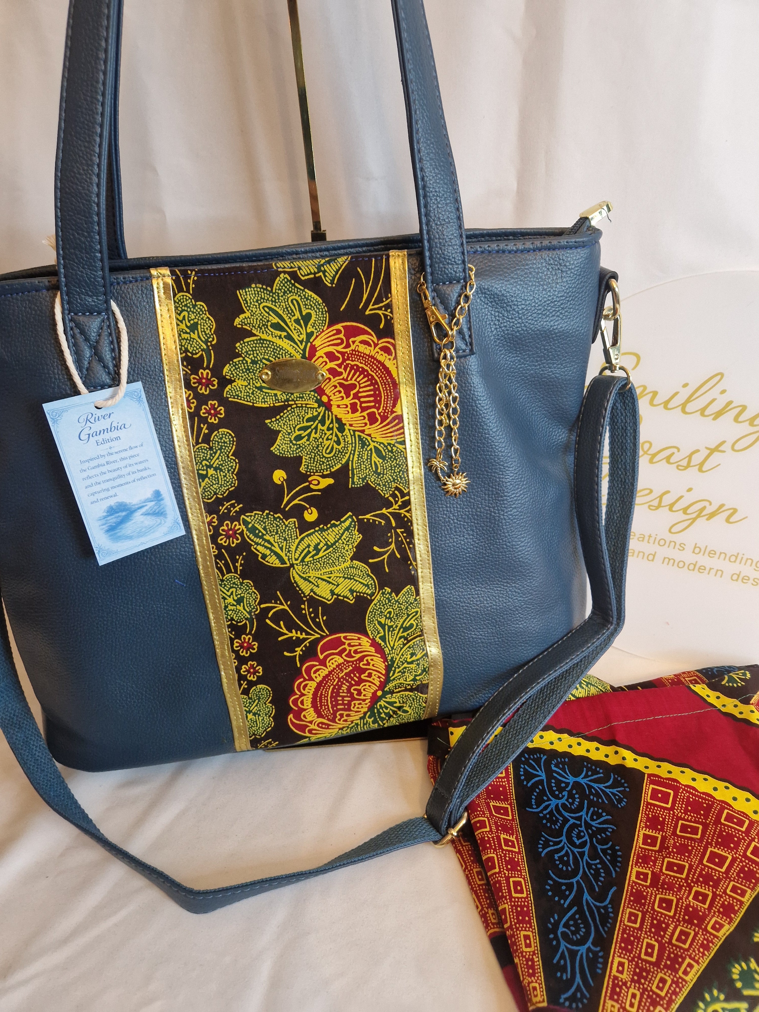 African Wax Print/Vegan Leather  Tote Bag  (1395 kr)