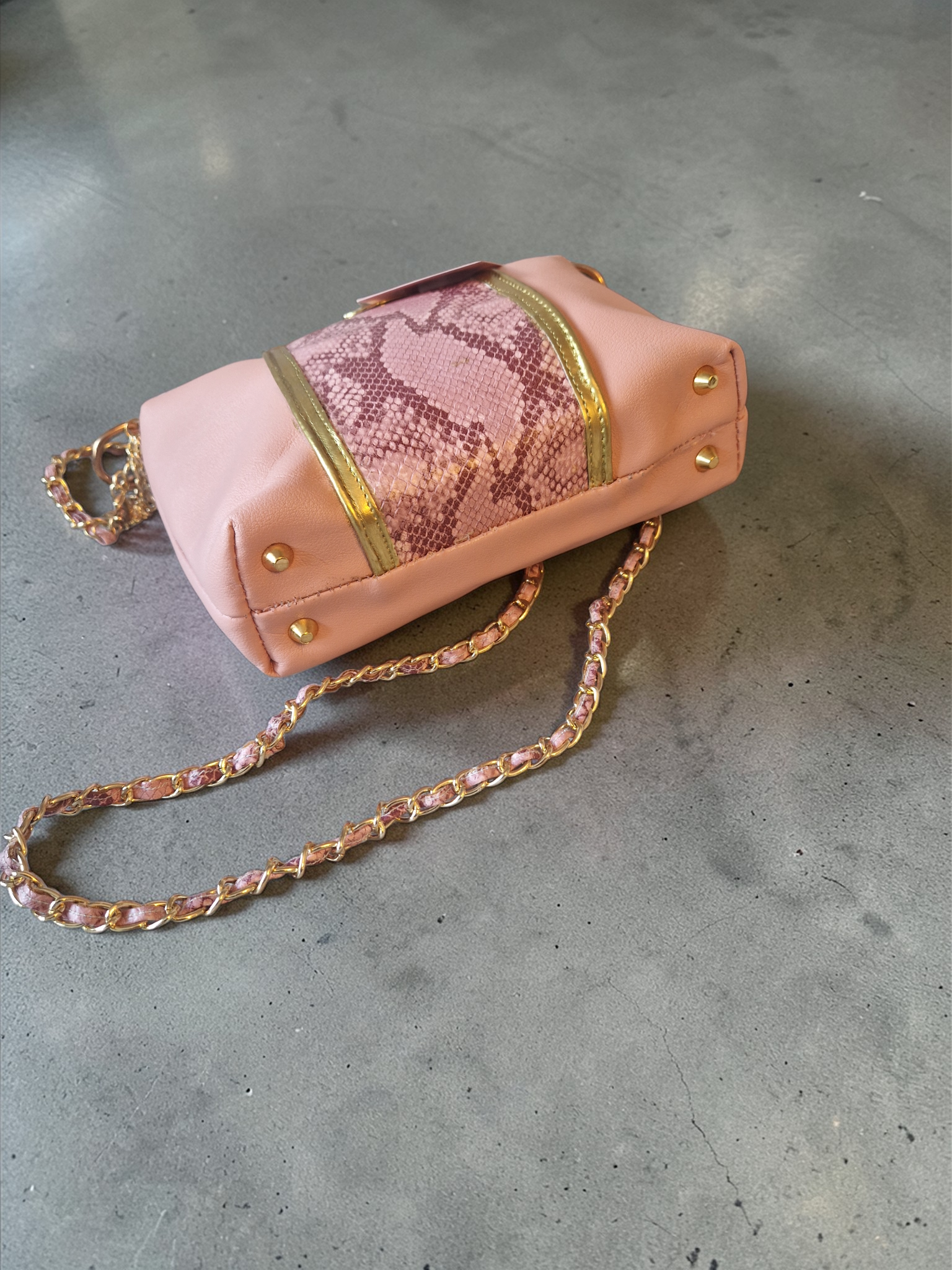 Pink snake crossbody bag (695 kr)